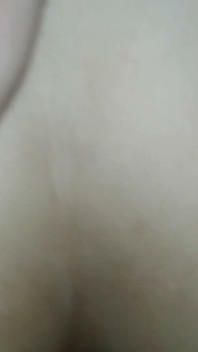 Amatoare asiatică este futută în gură și umplută cu spermă