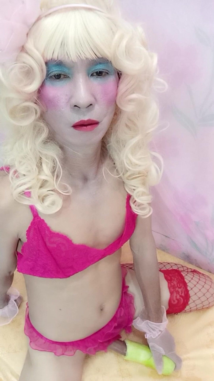 nguyen dang thien tri: Oanh le transgender yapay oynarken seksi porno giyiyor.