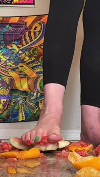67 Giantess Rozmiar 16 Slo-mo stóp Crush Slow Motion Pomarańcze i Arbuz Zniszczenie