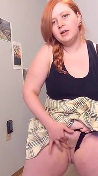 私のおまんこを指で