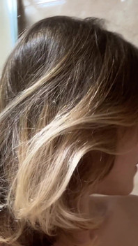 Schüchterne duschprinzessin wird zu einem nassen necken, UwU