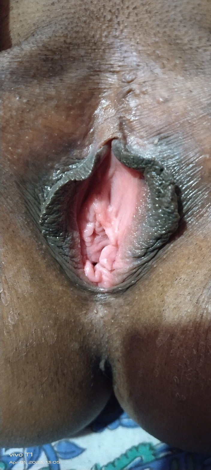 HotBhabhi420: 部屋の愛人が彼の部屋の中でテナントに犯された