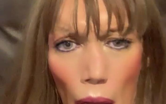 Lisa Luvly: Поглаживаю мой жесткий клитор
