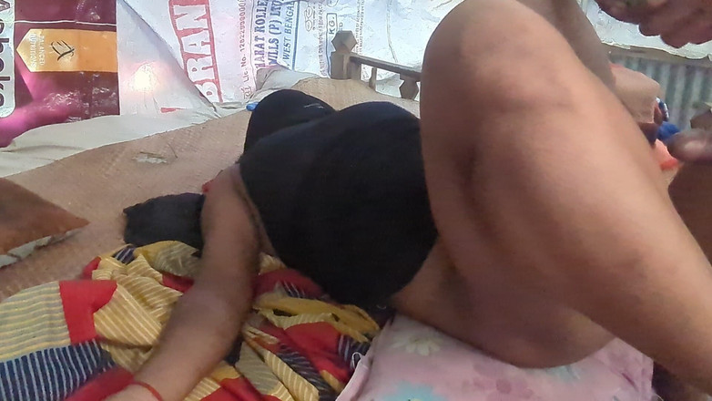 Jesmina: Moglie bengalese scopata anale