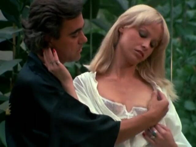 European Classics: सोफे पर Morgane: 69 और वीर्य निकालना.