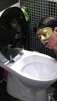Slavinslet mond deed als toilet dienst