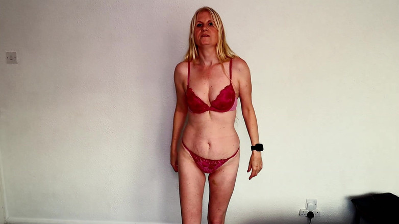 Britishmilf: NSFWランジェリー試着