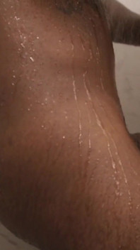 PAWG Vicki Verona fucks BBC Bones Montana in the shower