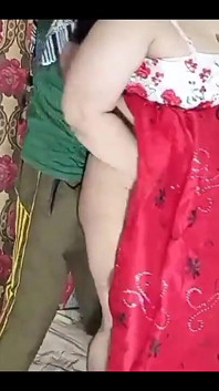 Tombul Hintli yenge ile net Hintçe seste anal sikişiyor
