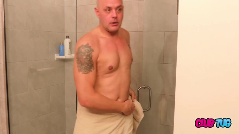 Club Tug: Clubtug: si nakal bella memerah susu johnny dry!