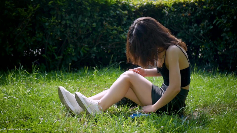 Russian Smokers: Arina Is Smoking 120mm Cigarettes Outdoors