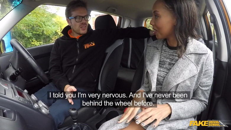 Fake Driving School: Fake driving school - la magnifique Sade noire échoue à son test dans...