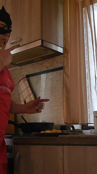 Ben seks yaparken yemek pişirmenin orta yaşlı seksi kadın ep 70 karışımının maceraları