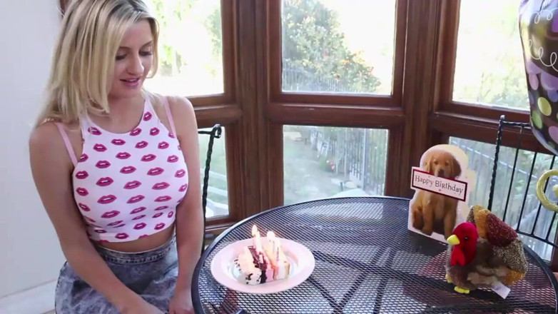 Lesbian Illusion: Спокушений мачухою 8 (повний фільм)