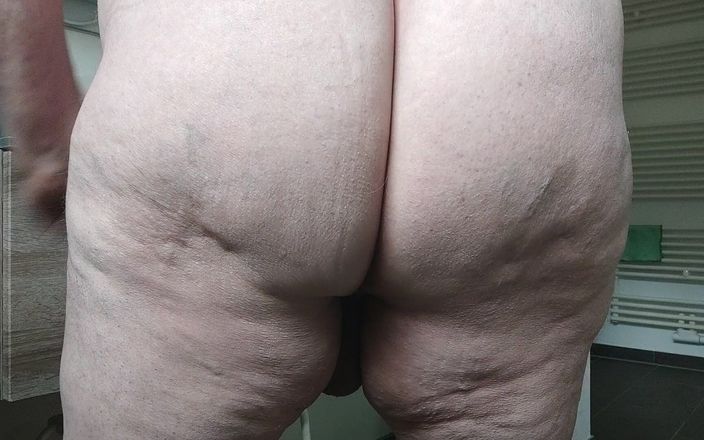 Karlchengeil: 내 여친의 엉덩이 클로즈업