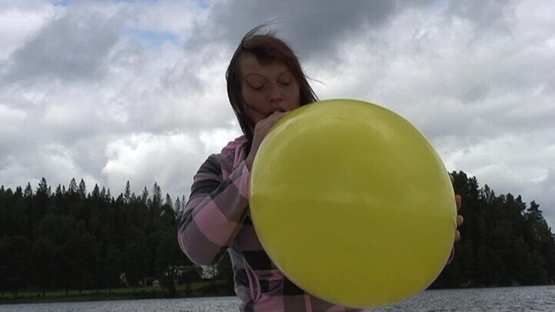 Looners Passion: Foukni Poppovi uprostřed jezera