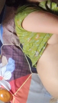 Me follé a mi tía sexy dueña de casa en camisón y le preñe el coño