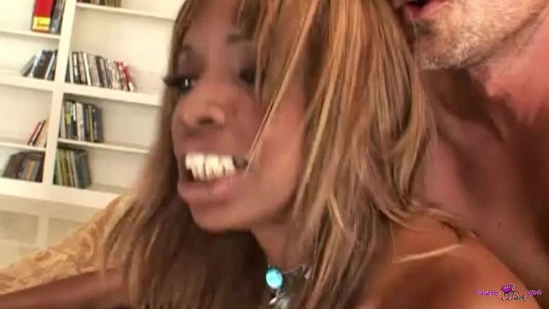 Naughty Black Girls: Michael Stefano dan kawannya mengongkek si jalang pantat jahat ini...