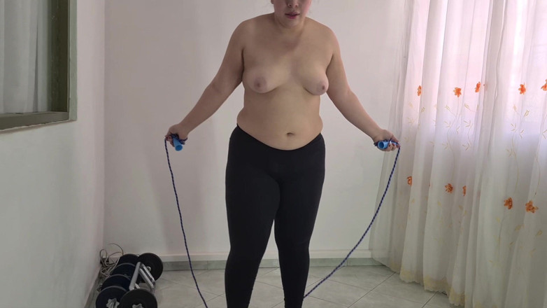 Alice H: Oben-ohne-training