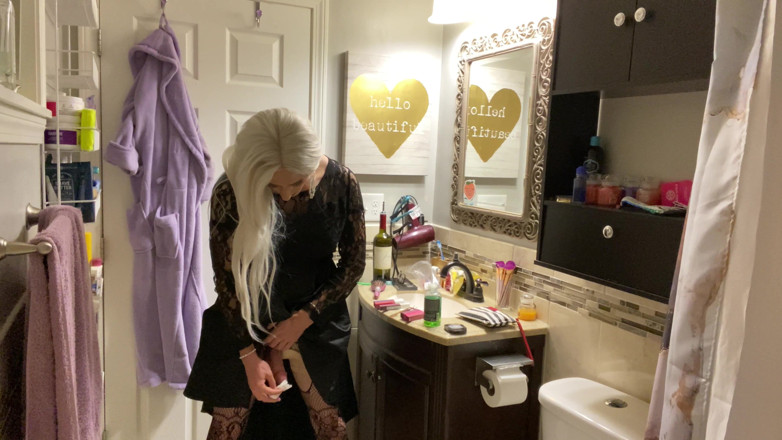 Sissy Bailey Wilde: Emo Crossdresser Puts on Buttplug and Jerks off