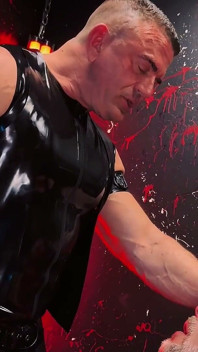 Un dieu musclé intense et une largeur de roche, scène 2