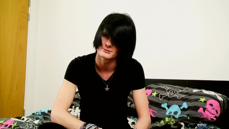 Homo Emo: Dutch Emo Boy Aiden Jacks His Tasty Dick!