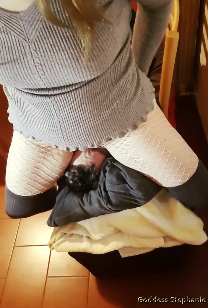 goddess82: Eu amo ver você sofrer debaixo da minha buceta!
