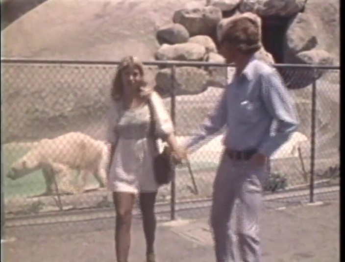 XTime Vod: Vintage, une chatte poilue se fait baiser dans le jardin