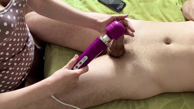 Julia-Softdome: Babe Edges Kutas z Big Hitachi - Zrujnowany orgazm