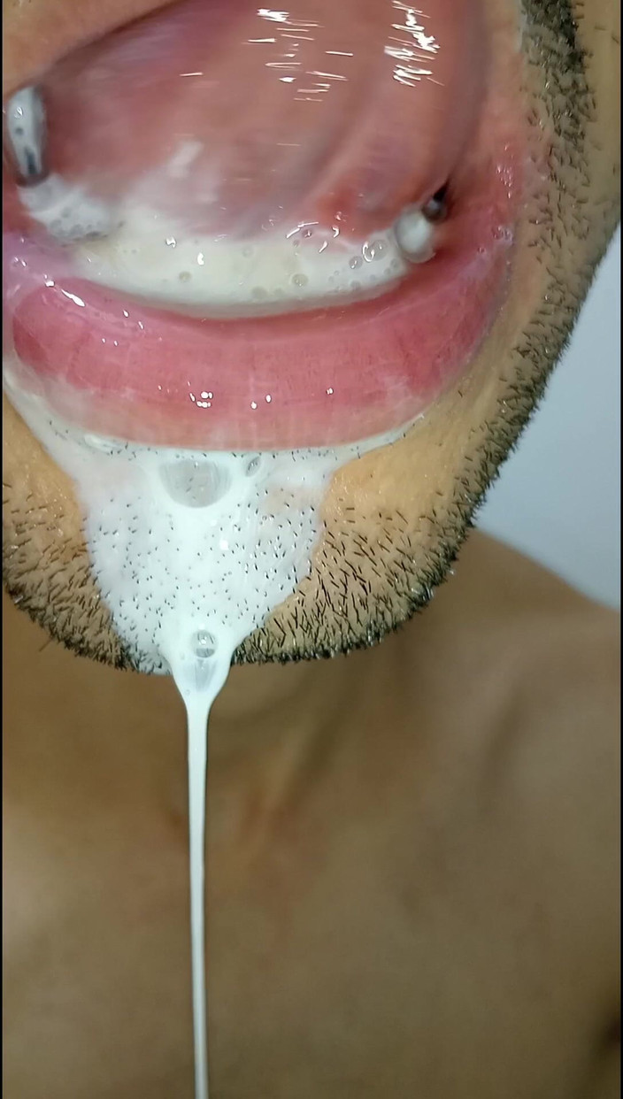 Rey rey: Ik hou van sperma in mijn mond, lange tong, kus,...