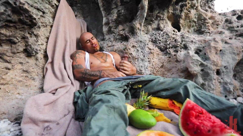 Kinky Bites Gay: Le roi noire : un homme vs une mangue