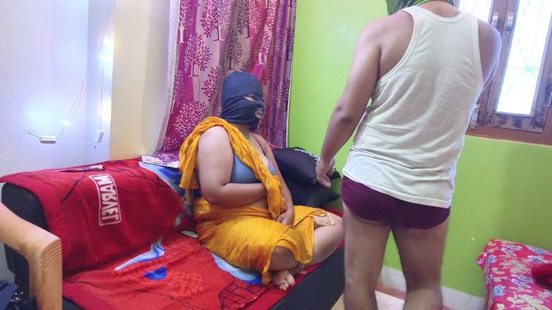 Hotty Mona: सौतेली बहन को उत्तेजित सौतेले भाई ने बहकाया और चोदा