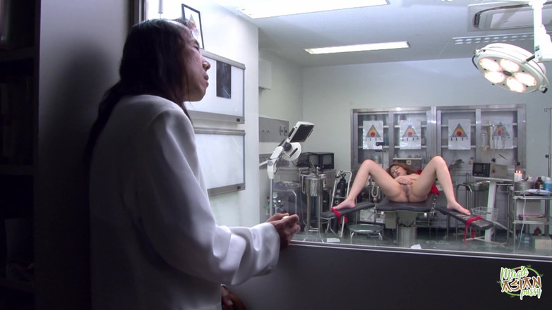 Magic Asian Pussy: В этой больнице она лежала на столе, широко и сильно раздвинув ноги.