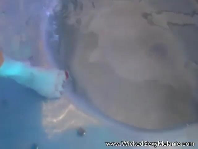Wicked Sexy Melanie: O doamnă amatoare spectaculoasă suge pula și se fute ca o...