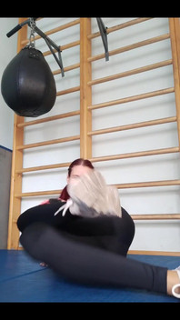 She Loves to Show off