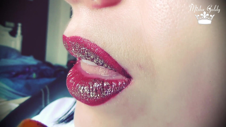 Goddess Misha Goldy: 私の吐く息を吸い込み、私の唇を崇拝してください