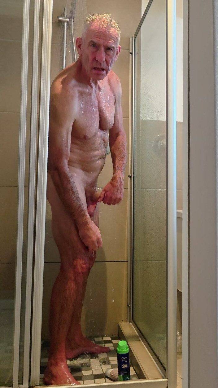 coachjclondon: Koç Jc buharlı duşta mastürbasyon yapıyor.