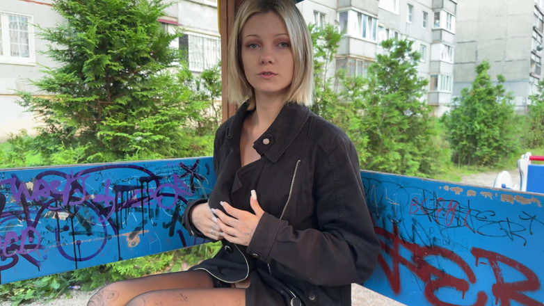 Vasya Sylvia: Masturberen en pissen op een gewone plek