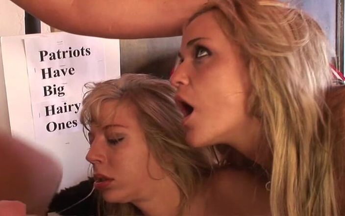 Perv Milfs n Teens: Două blonde drăguțe sunt agățate pe stradă și convinse să dea...