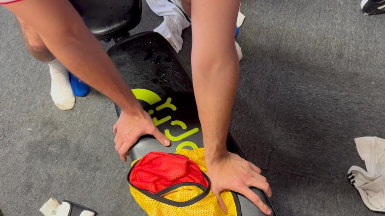 Jak Wycombe: Doi băieți heterosexuali preiau gaura lui Jak