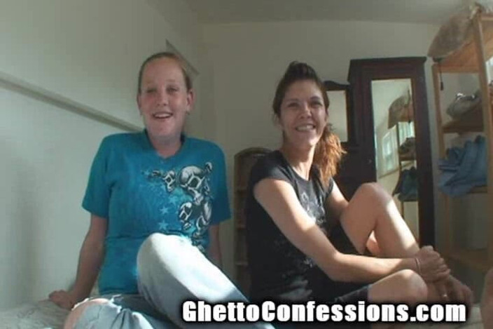 Ghetto Confessions: 2 个下流婊子交换阴茎口交红头雀斑大奶子 n skank 瘦婊子口交吞精！