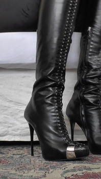 Masturbiere Für Meine Schwarzen Lederstiefel, POV, JOI, Lady Victoria Valente