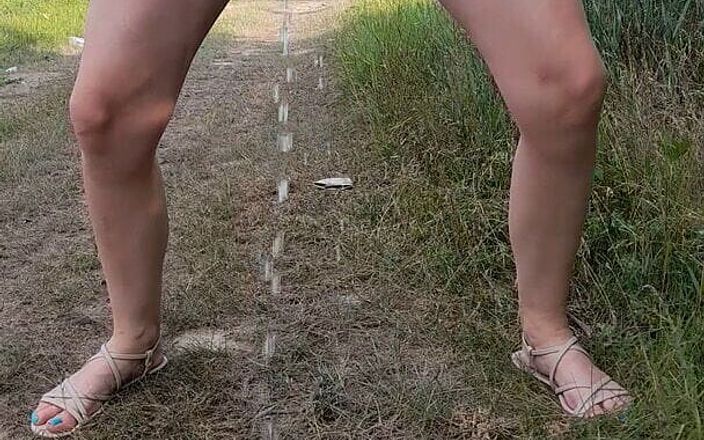 Audrey: Amateur Student Is so Dirty! Little Slut Pees in Outdoor