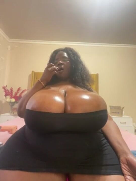 Legendary Booty Overdose: Поклоніння цицькам товстушки