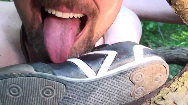 Femdom Austria: Slave licking dirty sandals