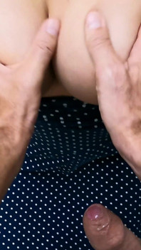 Suka banget nyepong kontol orang asing! - Gropped dan flash kontol di kereta