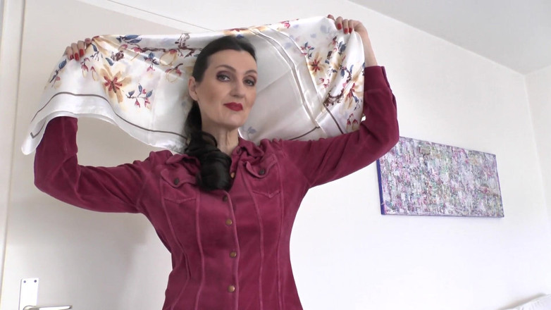 Lady Victoria Valente: Dimostrazione Bella Sciarpa In Raso, JOI, Lady Victoria Valente