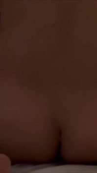 POV: Amateur Latina Spreidt Haar Benen En Wordt Hard