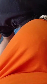 Lízám kundičku své milf nevlastní sestry, aby neříkala rodičům, že kouřím