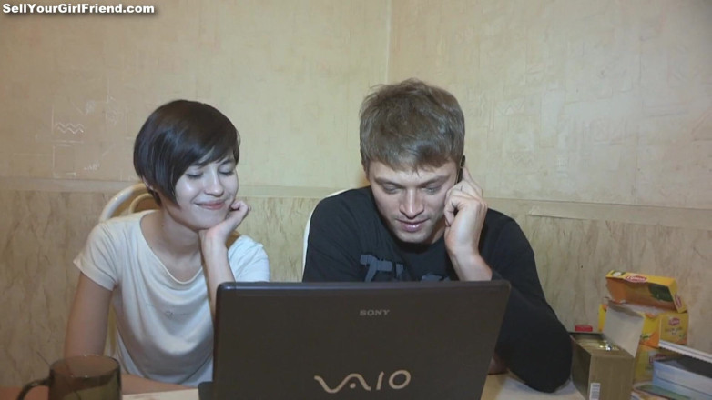 Sell Your GF: Venduto e doppia sborrata
